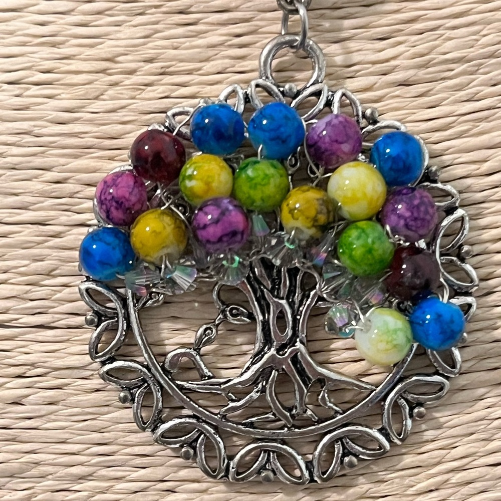 TREE OF LIFE NWOT PENDANT NECKLACE. BEAUTIFUL MULTICOLOR BEADS WITH BLACK CORD